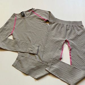 Live Xtreme long sleeve top and pant set.  Gray & pink girls size Large